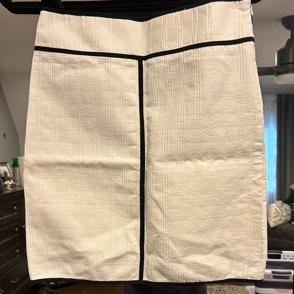 Ann Taylor white and black trim skirt